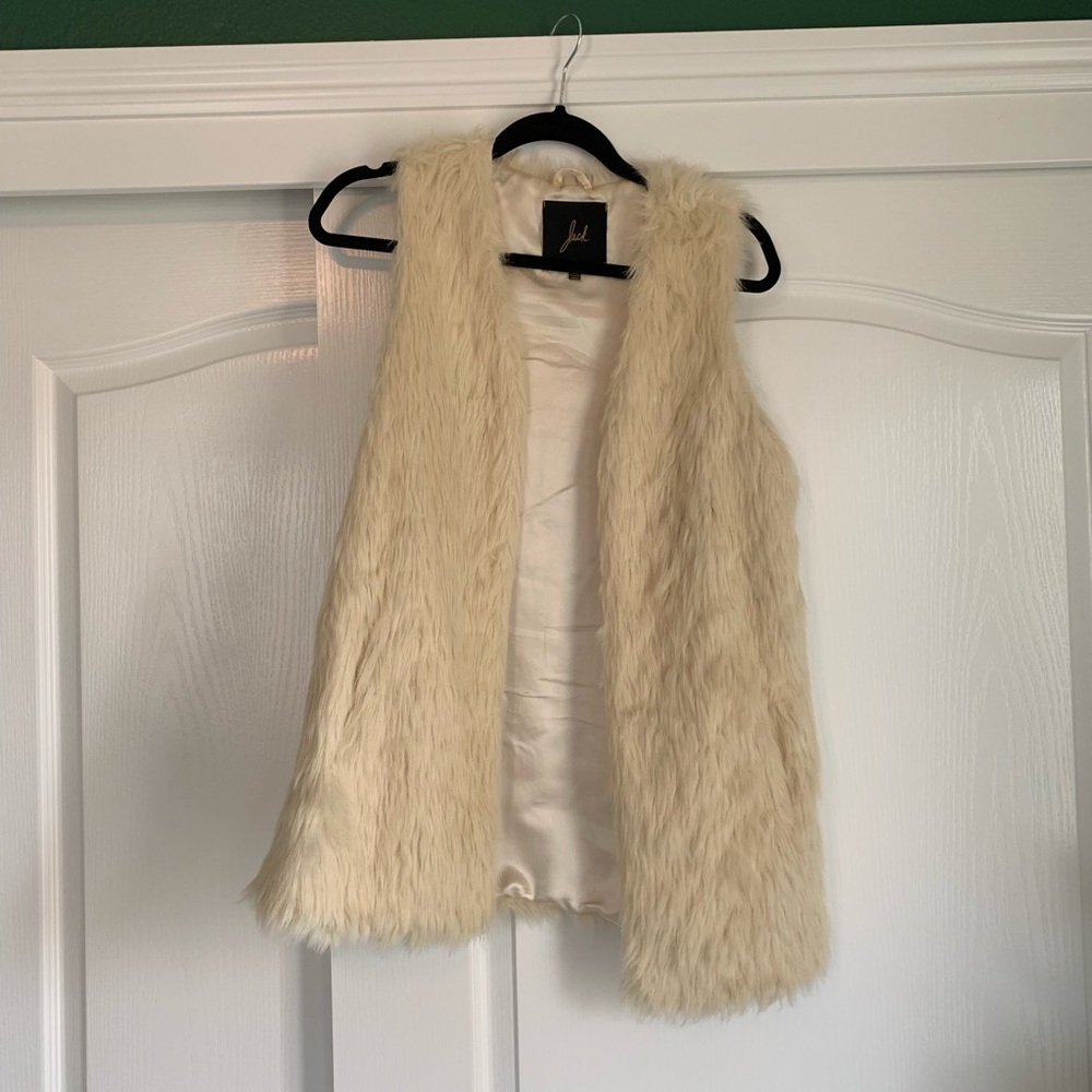 White fur vest xs